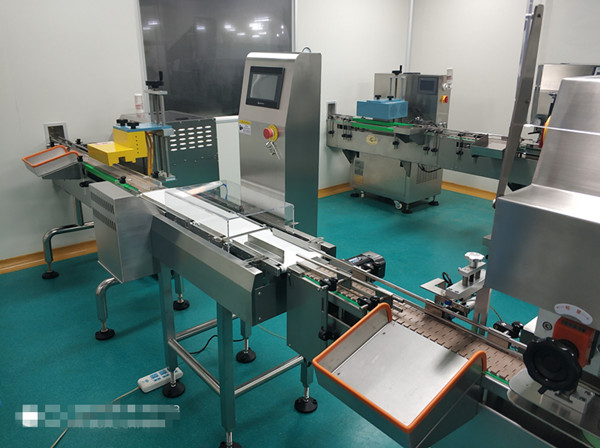 帥華在東北制藥廠現場工作圖